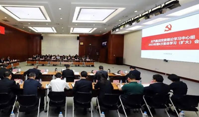 姜德義主持召開北汽集團(tuán)黨委理論學(xué)習(xí)中心組學(xué)習(xí)（擴大）會議：從調(diào)查研究中來，到真抓實干中去，將主題教育成效轉(zhuǎn)化為高質(zhì)量發(fā)展成果